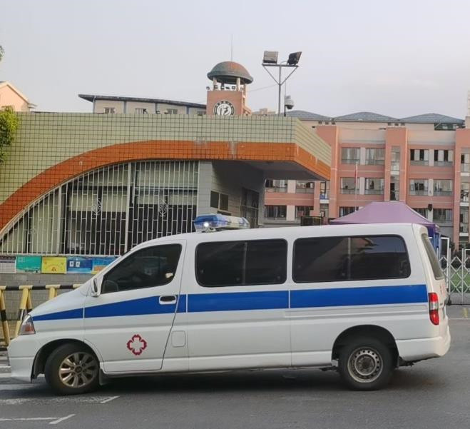 瓯海救护车出租护送骨折病人一公里多少钱